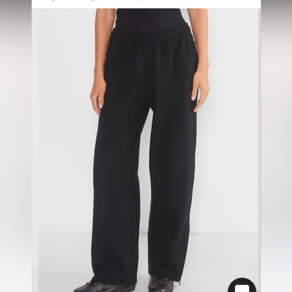 Aritzia black mega barrel sweatpants